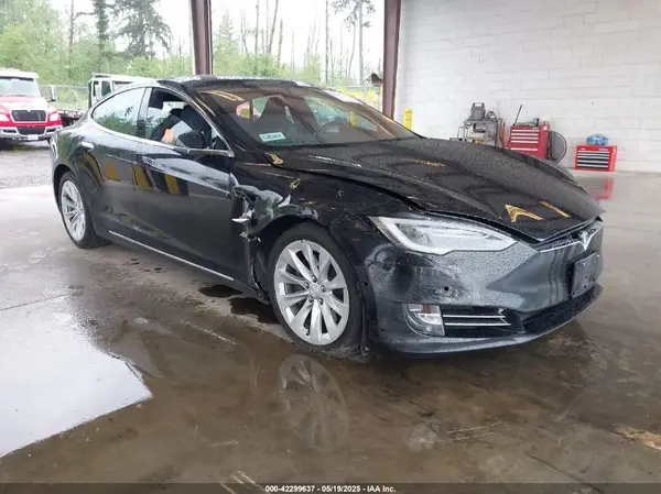 5YJSA1E2XJF264738 2018 TESLA MODEL S - Image 1