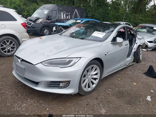 5YJSA1E2XJF266814 2018 TESLA MODEL S - Image 2