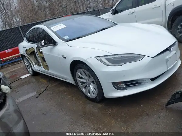 5YJSA1E2XJF274766 2018 TESLA MODEL S - Image 1