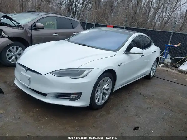 5YJSA1E2XJF274766 2018 TESLA MODEL S - Image 2