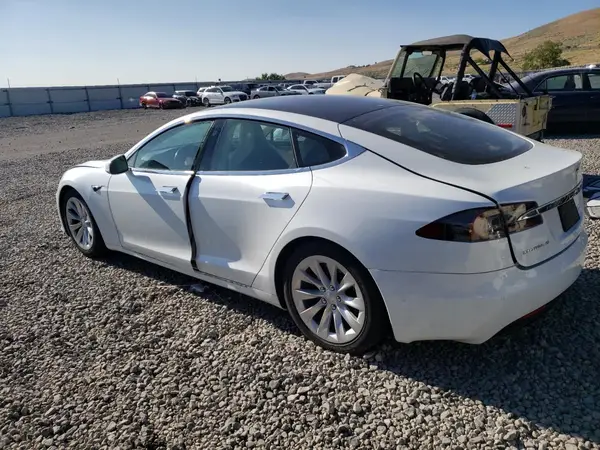 5YJSA1E2XJF274895 2018 TESLA MODEL S - Image 2