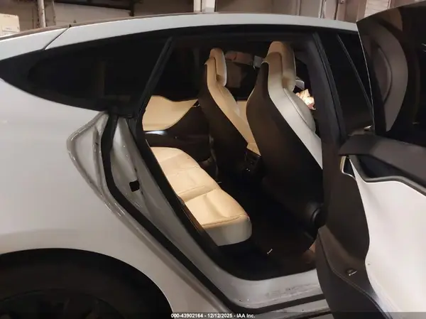 5YJSA1E2XJF277084 2018 TESLA MODEL S - Image 8