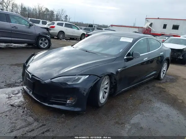 5YJSA1E2XJF295102 2018 TESLA MODEL S - Image 2