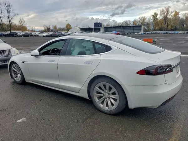 5YJSA1E2XLF359125 2020 TESLA MODEL S - Image 2