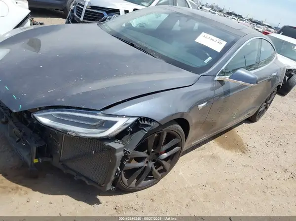 5YJSA1E43JF260547 2018 TESLA MODEL S - Image 2