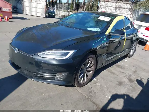 5YJSA1E44KF335144 2019 TESLA MODEL S - Image 2