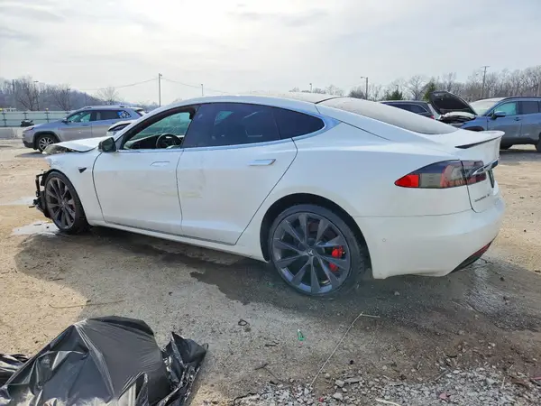 5YJSA1E45JF253082 2018 TESLA MODEL S - Image 2