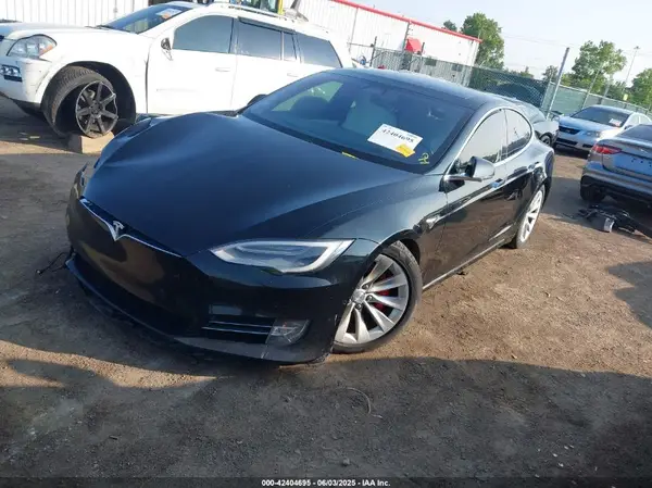 5YJSA1E45JF269282 2018 TESLA MODEL S - Image 2