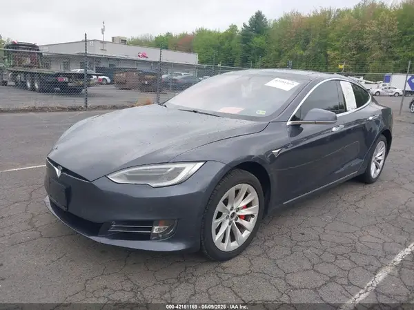5YJSA1E46JF283725 2018 TESLA MODEL S - Image 2