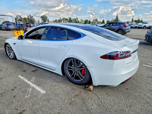 5YJSA1E4XJF272193 2018 TESLA MODEL S - Image 2