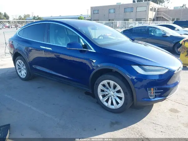 5YJXCAE20JF123676 2018 TESLA MODEL X - Image 1
