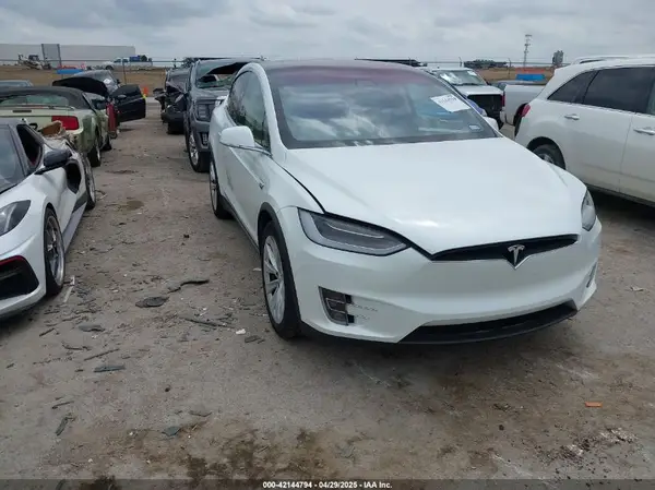 5YJXCAE20JF137531 2018 TESLA MODEL X - Image 1