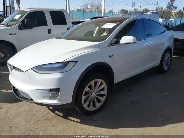 5YJXCAE21GF009999 2016 TESLA MODEL X - Image 2