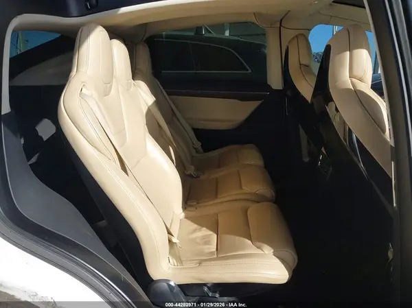 5YJXCAE21GF009999 2016 TESLA MODEL X - Image 8