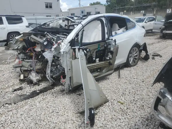 5YJXCAE21HF078564 2017 TESLA MODEL X - Image 1