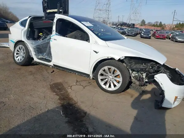 5YJXCAE21JF087156 2018 TESLA MODEL X - Image 1