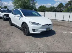 5YJXCAE21JF089957 2018 TESLA MODEL X