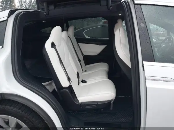 5YJXCAE21JF112721 2018 TESLA MODEL X - Image 8