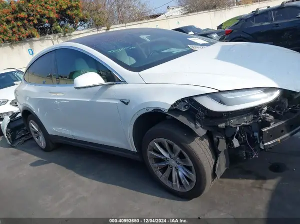 5YJXCAE21JF143418 2018 TESLA MODEL X - Image 1