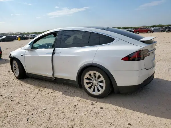5YJXCAE21LF231579 2020 TESLA MODEL X - Image 2
