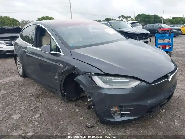 5YJXCAE21LF233168 2020 TESLA MODEL X - Image 1