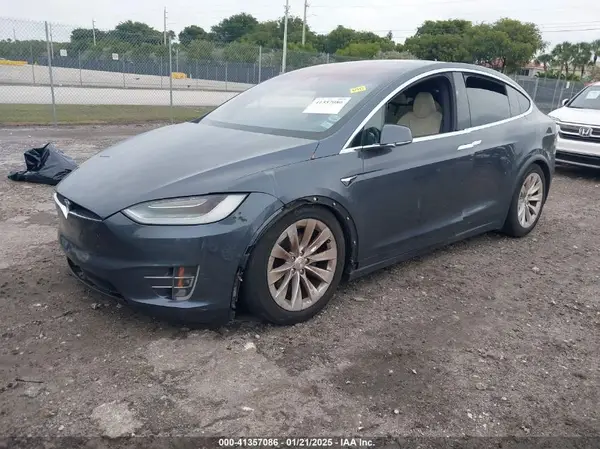 5YJXCAE21LF233168 2020 TESLA MODEL X - Image 2