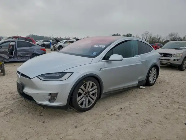 5YJXCAE22GF021319 2016 TESLA MODEL X - Image 1