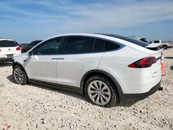 5YJXCAE22HF061675 2017 TESLA MODEL X - Image 2