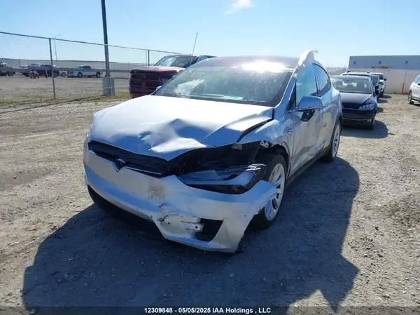5YJXCAE22JF090986 2018 TESLA MODEL X - Image 2