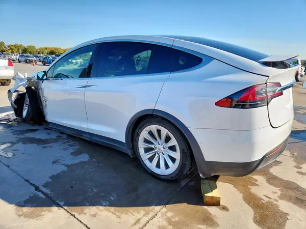 5YJXCAE22LF245782 2020 TESLA MODEL X - Image 2