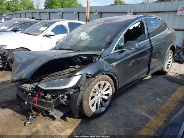 5YJXCAE23JF088082 2018 TESLA MODEL X - Image 2