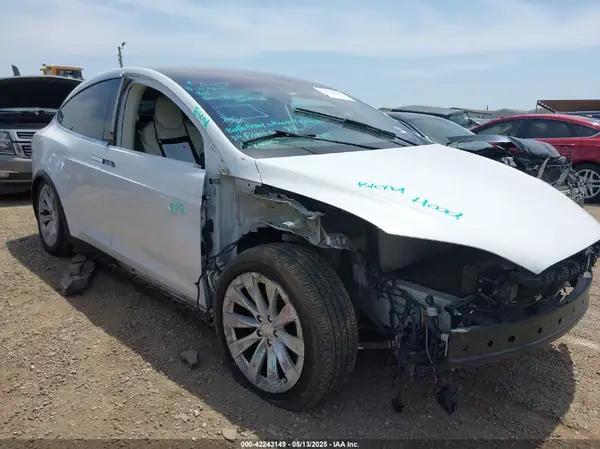 5YJXCAE23JF106385 2018 TESLA MODEL X - Image 1