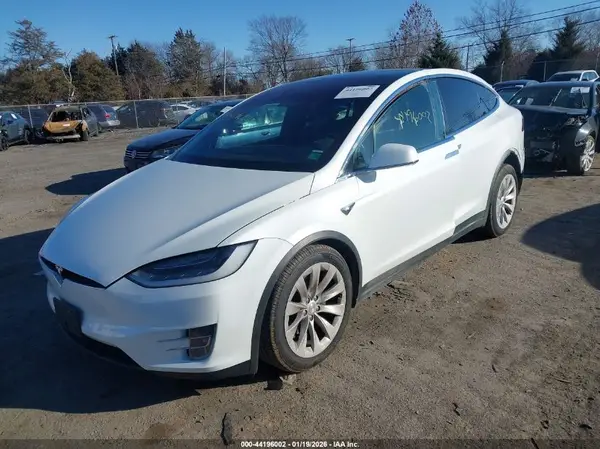 5YJXCAE23JF135644 2018 TESLA MODEL X - Image 2