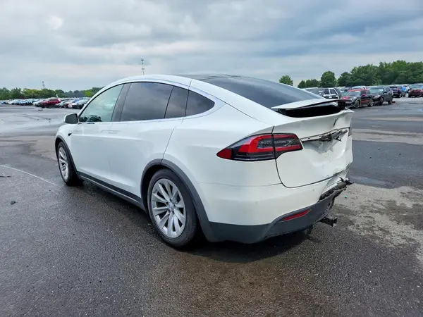 5YJXCAE23KF194968 2019 TESLA MODEL X - Image 2