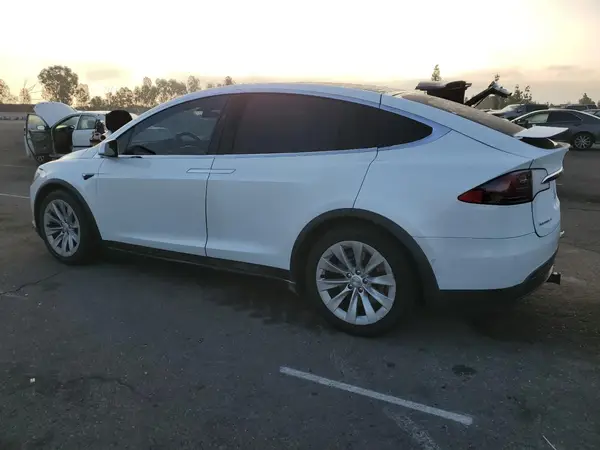 5YJXCAE24GF020639 2016 TESLA MODEL X - Image 2