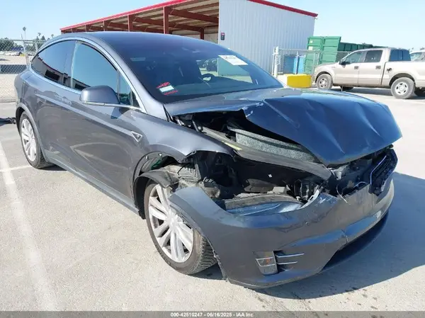 5YJXCAE25GF001758 2016 TESLA MODEL X - Image 1