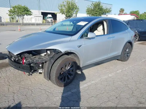 5YJXCAE25HF077689 2017 TESLA MODEL X - Image 2