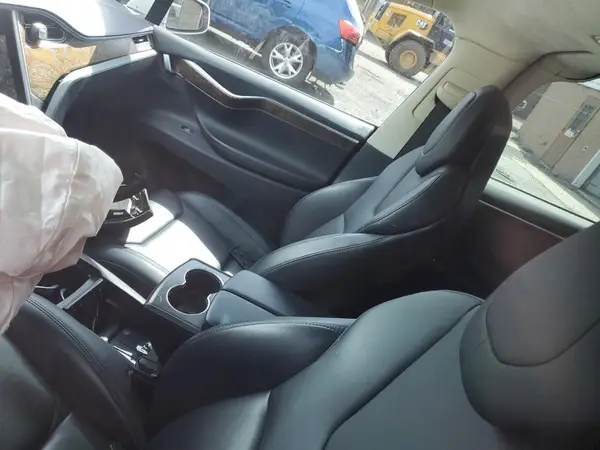5YJXCAE25JF091422 2018 TESLA MODEL X - Image 8