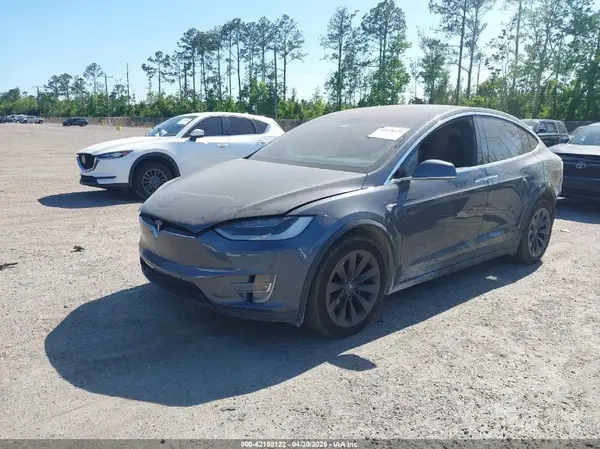 5YJXCAE25JF091677 2018 TESLA MODEL X - Image 2