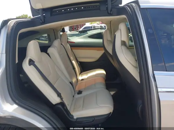 5YJXCAE25JF111832 2018 TESLA MODEL X - Image 8