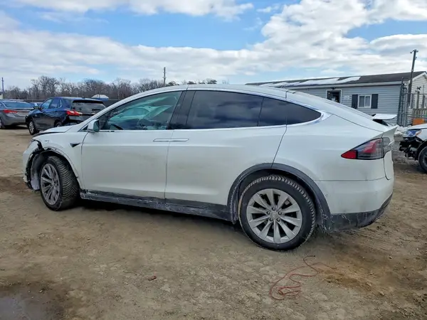 5YJXCAE25KF197208 2019 TESLA MODEL X - Image 2