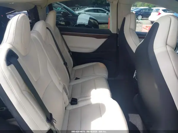 5YJXCAE26HF076843 2017 TESLA MODEL X - Image 8