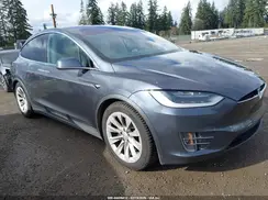 5YJXCAE26JF105229 2018 TESLA MODEL X