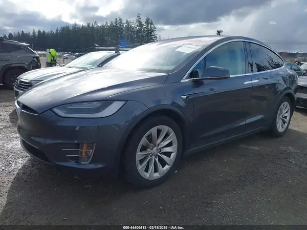 5YJXCAE26JF105229 2018 TESLA MODEL X - Image 2