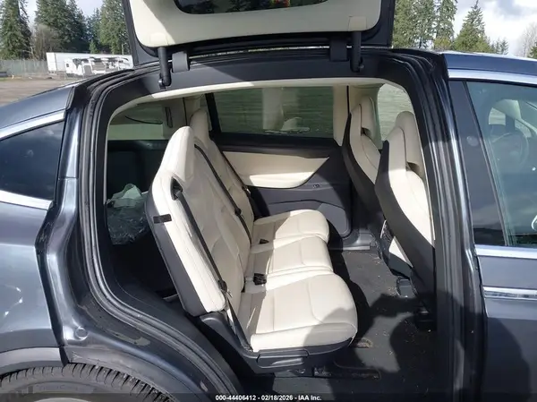 5YJXCAE26JF105229 2018 TESLA MODEL X - Image 8
