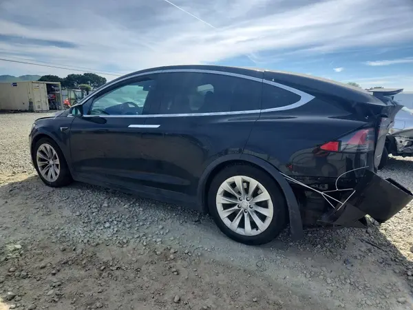 5YJXCAE27JF117826 2018 TESLA MODEL X - Image 2