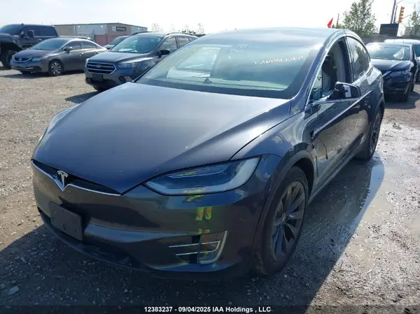 5YJXCAE27JF133704 2018 TESLA MODEL X - Image 2