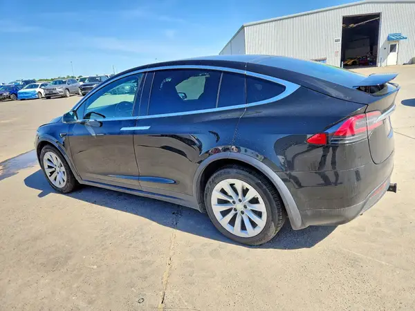 5YJXCAE27KF211593 2019 TESLA MODEL X - Image 2
