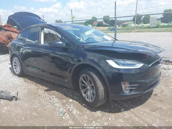 5YJXCAE28HF056285 2017 TESLA MODEL X - Image 1