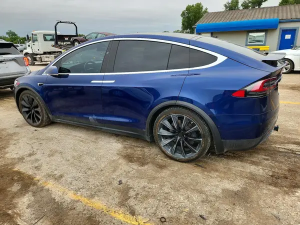 5YJXCAE28KF193055 2019 TESLA MODEL X - Image 2